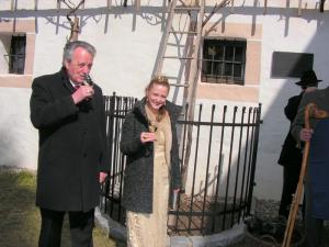 V Breznu so obrezali potomko najstarejše trte na svetu