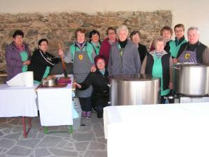 V Breznu so obrezali potomko najstarejše trte na svetu