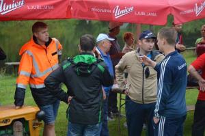 Dež in mraz nista odgnala triatloncev, kuharjev in gledalcev