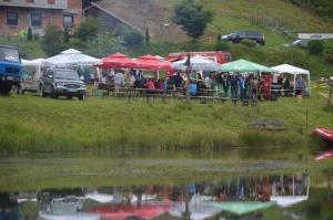 Dež in mraz nista odgnala triatloncev, kuharjev in gledalcev