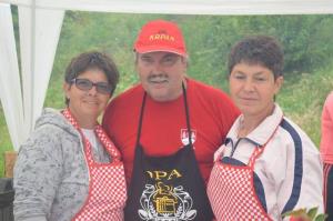 Dež in mraz nista odgnala triatloncev, kuharjev in gledalcev