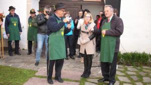 V Breznu je potomka najstarejše trte na svetu bogato obrodila