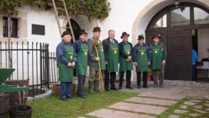 V Breznu je potomka najstarejše trte na svetu bogato obrodila