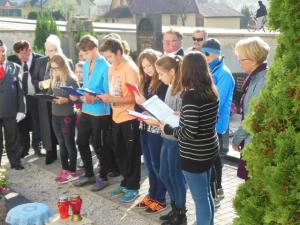 Žalna komemoracija ob spomeniku padlim borcem v NOB na pokopališču v Breznu