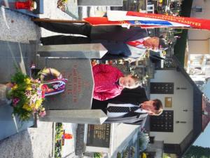 Žalna komemoracija ob spomeniku padlim borcem v NOB na pokopališču v Breznu