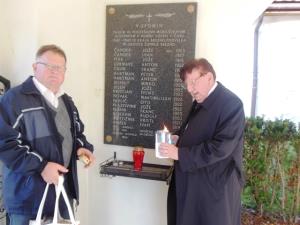 Žalna komemoracija ob spomeniku padlim borcem v NOB na pokopališču v Breznu