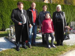 Žalna komemoracija ob spomeniku padlim borcem v NOB na pokopališču v Breznu